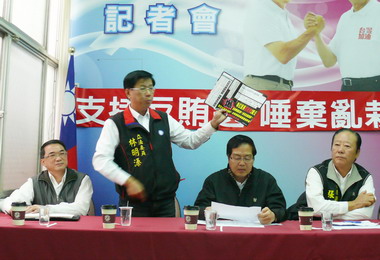 藍營反撲 呼籲選民睜亮眼睛(圖)