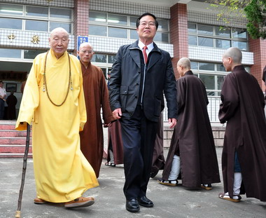 南投縣長到埔里鎮一心里活動中心投開票所(圖)