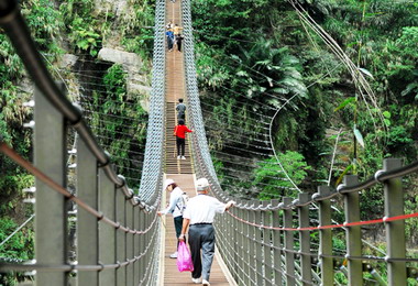 竹山天梯聯外道路年節期間實施單行道(圖)