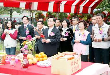 台中進德國小活動中心舉行動工典禮(圖)