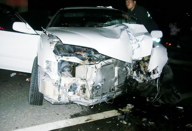 南投汽車失控自撞員警意外查獲槍枝毒品(圖)