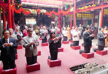 彰化媽祖遶境祈福辦理擲筊求好日儀式(圖)