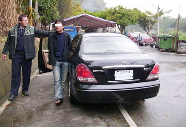 南投男子持鐵條強盜前女友遭警逮捕(圖)