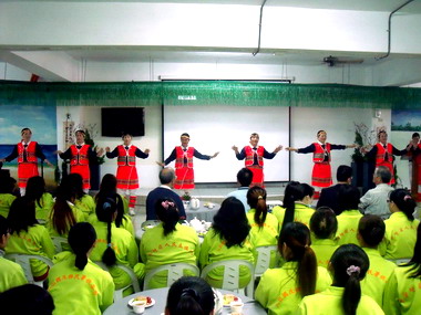 信義家扶彩虹工作站 舉辦動手玩創意(圖)