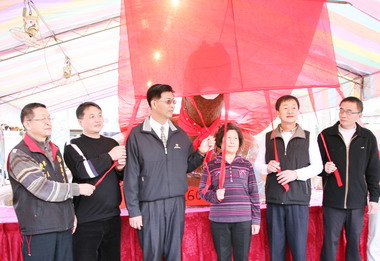 鹿谷開山聖王13600斤大神龜揭彩(圖)