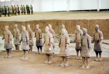 鹿谷陝西參訪團參觀八奇景之兵馬俑(圖)