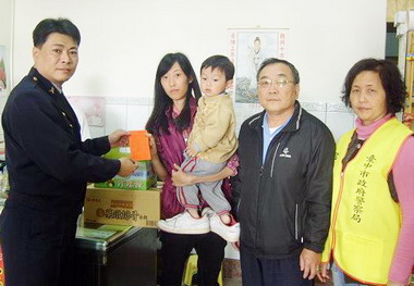 台中警助單親媽媽渡難關(圖)