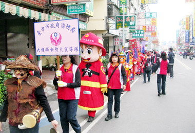 大雅婦女防火宣導隊關懷老人(圖)