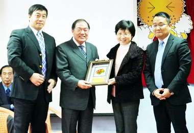 張通榮肯定兩岸三校大學生到尚仁國小服務(圖)