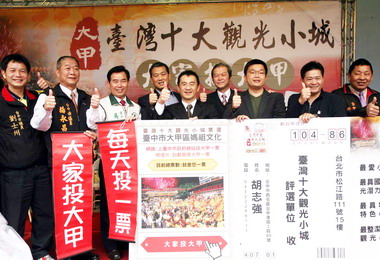 徐中雄到大甲鎮瀾宮催票(圖)