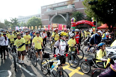 四千餘車友參與萬眾騎Bike龍遊台中活動(圖)