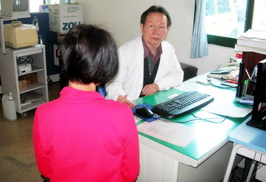 水里衛生所進行子宮頸癌等四癌免費篩檢(圖)