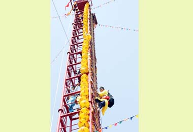 花蓮北天宮辦108層劍梯賜福大法會(圖)