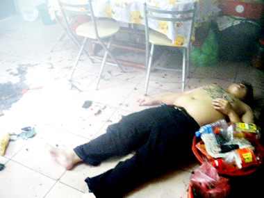 員警營救縱火自殺男子挽救生命(圖)