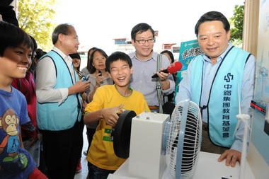 中鋼集團「環境教育巡迴車」啟航(圖)