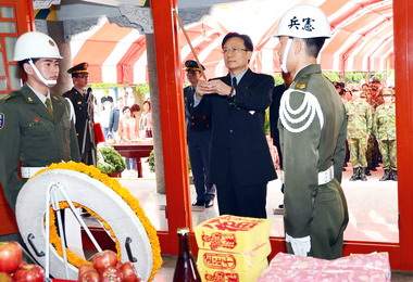 殉職機車長蔡崇輝烈士牌位入祀忠烈祠(圖)