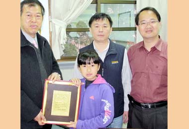 集集國小選鎮長廖君婷大小鎮長相見歡(圖)