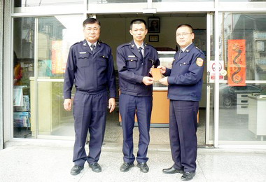 斗六警深夜執勤落實查獲毒品交易(圖)