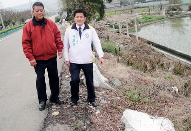 清水橋頭里米粉寮溝護欄損毀成垃圾場(圖)