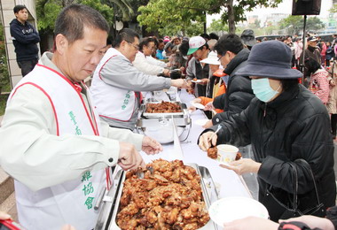 消弭食安疑慮賴清德帶頭挺農民(圖)