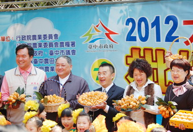 太平枇杷節熱鬧登場(圖)