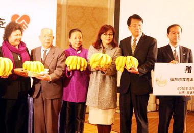 蘇治芬與三縣市首長共同推銷台灣農產品(圖)