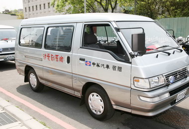 台中中華汽車及蔡雪泥基金會捐贈交通車(圖)