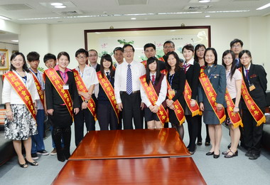 南投縣府表揚優秀青年(圖)