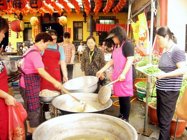 竹山社大烹飪班所學美食回饋社區(圖)