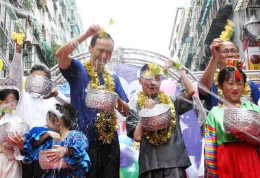 全台最大潑水節在新北市登場(圖)