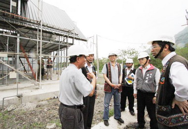 台東縣長黃健庭視察災後重建工程進度(圖)