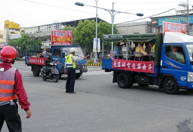 順安宮遶境祈福警方進行交疏與犯罪宣導(圖)