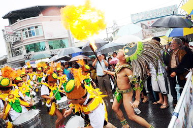 森巴舞嘉年華(圖)