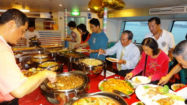 高雄市輪船「觀光遊輪˙海上饗宴」周年慶(圖)