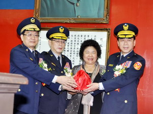 高市警局卸、新任局長交接(圖)