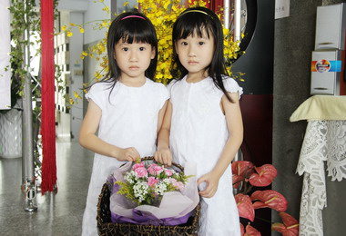 農糧署辦「溫馨康乃馨」慶祝母親節(圖)