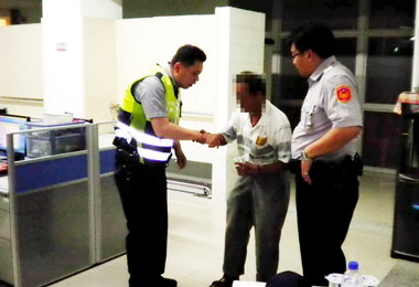 台中失智老人流落街頭警協助返家(圖)