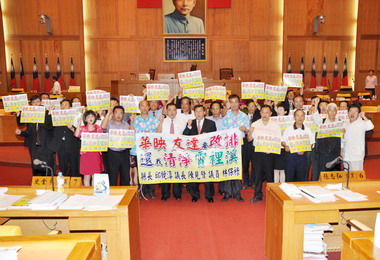 竹縣議員不滿霄裡溪遭污染要求縣府改善(圖)