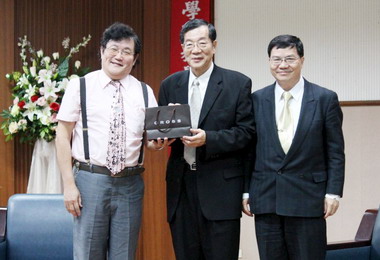 中國醫大校長黃榮村提倡與實踐經驗(圖)