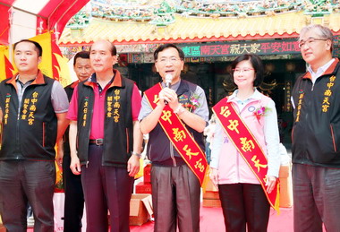 母親節將至副市長蕭家淇蔡炳坤獻敬意(圖)