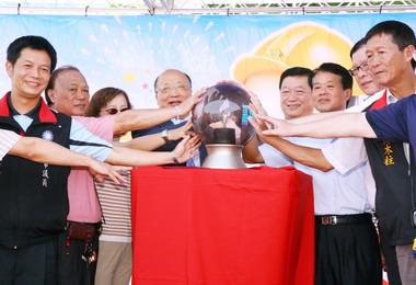 五一禮讚勞工嘉年華台中市府前廣場展開(圖)