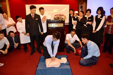 高雄福華飯店導入AED提供安心消費環境(圖)