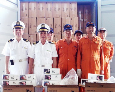 高雄關稅局查獲轉口貨櫃走私香菸(圖)