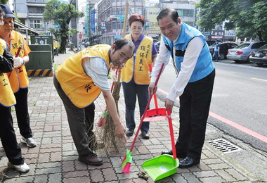 新竹辦環境清潔日清狗便可換衛生紙(圖)