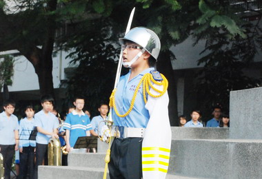 明道高二生杜旻融創校首位女性大隊長(圖)