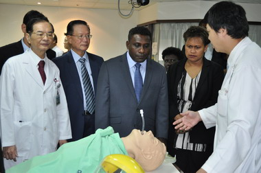 友邦索羅門群島總理參訪高醫(圖)