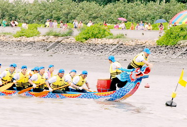 中部縣市龍舟邀請賽 南投拿第二名(圖)