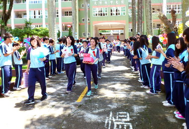 水里國中舉辦以師長為主的畢業典禮(圖)