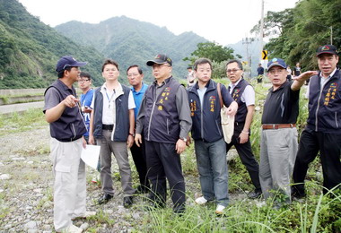 胡志強勘查和平區達觀及桃山部落災情(圖)