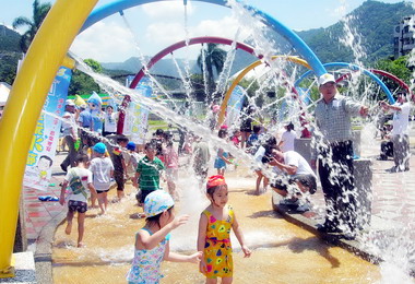 「水里玩水節清涼登場(圖)